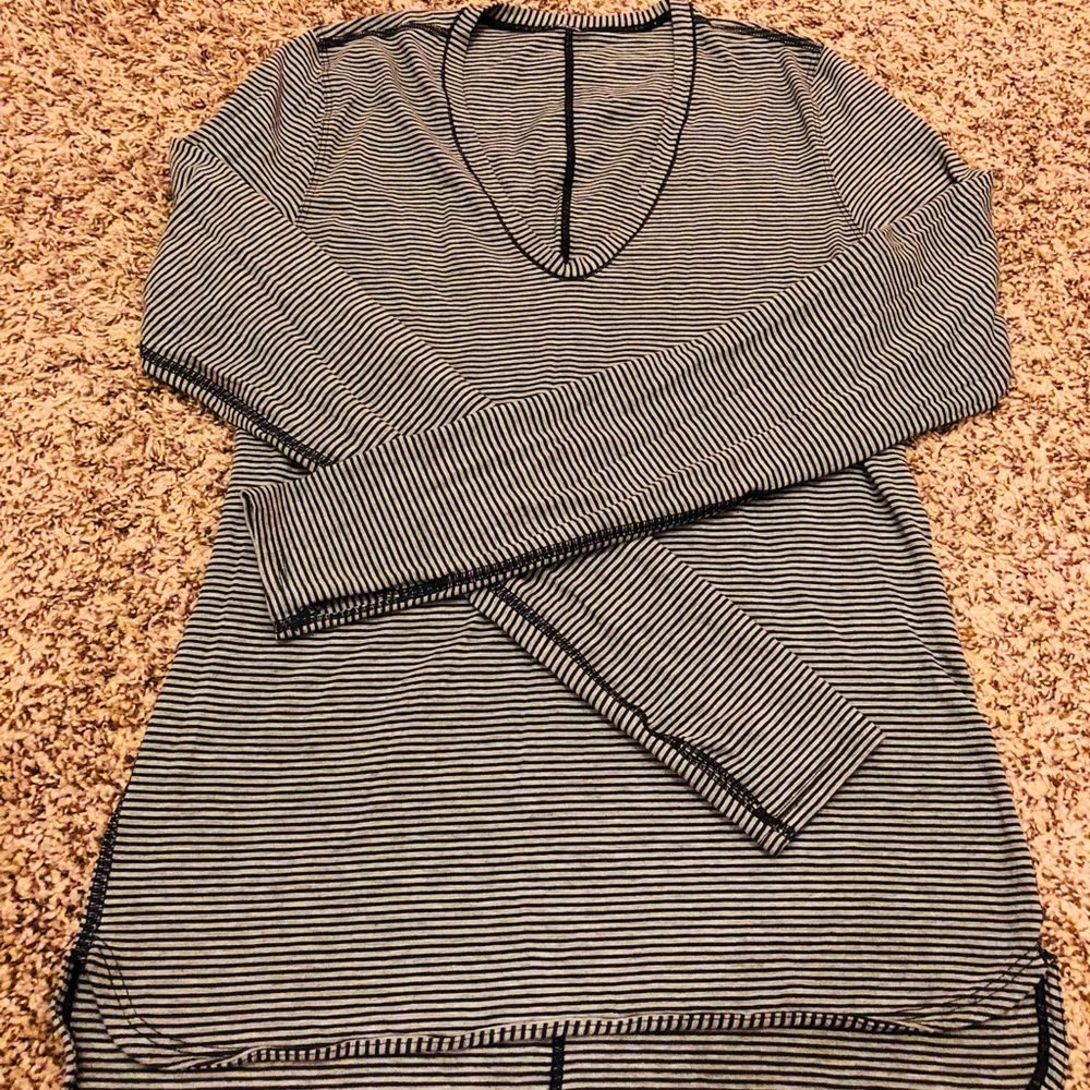 EUC Lululemon Circadian LS SZ 8 no signs of ware